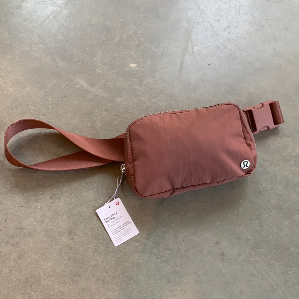 NWT Everywhere Belt Bag - Picture 6 of 11